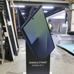Galaxy Z Fold7 wygląda na cieńszy niż wszystkie poprzednie modele Galaxy Z Fold. (Źródło zdjęcia: Alchimist Leaks)