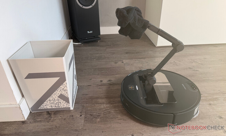 Robotyczne ramię OmniGrip w akcji usuwa skarpetkę