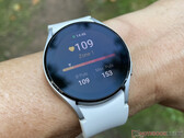 Seria Galaxy Watch4 kwalifikuje się teraz do pierwszej dużej aktualizacji systemu operacyjnego i drugiej znaczącej zmiany wersji One UI Watch. (Źródło obrazu: Notebookcheck)
