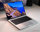 Applemówi się, że obecna generacja MacBooków Pro będzie działać o kilka miesięcy dłużej niż wcześniej oczekiwano, na zdjęciu M4 MacBook Pro 14. (Źródło zdjęcia: Notebookcheck)