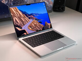 Applemówi się, że obecna generacja MacBooków Pro będzie działać o kilka miesięcy dłużej niż wcześniej oczekiwano, na zdjęciu M4 MacBook Pro 14. (Źródło zdjęcia: Notebookcheck)