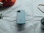 Pixel 5a to ostatni ze smartfonów Google innych niż Tensor, który otrzymuje regularne aktualizacje oprogramowania, na zdjęciu Pixel 5. (Źródło zdjęcia: Jonas Elia)