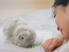 Moflin firmy Casio może podobno wyrazić 4 miliony różnych cech osobowości i zachowań. (Źródło zdjęcia: Casio via YouTube)