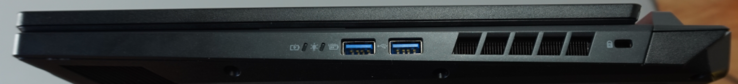 Prawe porty: 2 x USB-A (10 Gbit/s), blokada Kensington