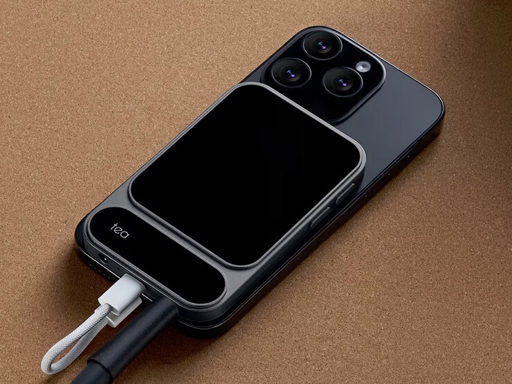 Zasilany bateryjnie przetwornik cyfrowo-analogowy Khadas Tea Pro można magnetycznie przymocować do kompatybilnych telefonów. (Źródło zdjęcia: Khadas)