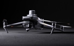 Mavic 3M zawiera pięć kamer i kilka zaawansowanych czujników. (Źródło obrazu: DJI)