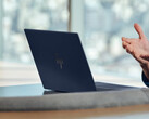 HP pobiera 1699,99 dolarów za EliteBook Ultra G1q, pomimo przytłaczających podobieństw do znacznie tańszego OmniBook X. (Źródło zdjęcia: HP)