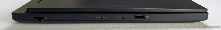 Po lewej: Gigabit-Ethernet, USB-C 3.2 Gen.2 (10 Gb/s, DisplayPort 2.1, Power Delivery 3.0), USB-C 4.0 (40 Gb/s, DisplayPort 1.4), USB-A 3.2 Gen.1 (5 Gb/s, zasilane)