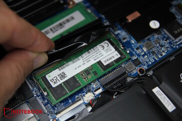 2 gniazda pamięci RAM DDR5