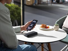 Power Bank Zolo firmy Anker z wbudowanym kablem USB-C (na zdjęciu) jest już dostępny w przedsprzedaży. (Źródło zdjęcia: B&amp;amp;H Photo)