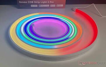 Pasek świetlny Govee COB Strip Light 2 Pro może świecić w różnych kolorach zgodnie z Państwa życzeniem...
