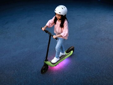 Segway C2 Go oferuje oświetlenie RGB w 256 kolorach.