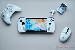 ROG Ally ma nieoptymalną lokalizację karty SD tuż obok jednego z otworów wylotowych. (Źródło obrazu: Notebookcheck)