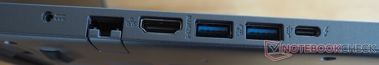 Po lewej: port ładowania, RJ45 Ethernet, HDMI 2.1, 2x USB-A 3.0, Thunderbolt 4