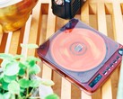 Relax Pixel Tunes łączy nowoczesne funkcje z przezroczystą konstrukcją w stylu retro.