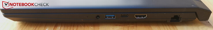 Po prawej: zestaw słuchawkowy, USB-A 3.0, USB-C 3.0 z DP, HDMI 2.1, LAN
