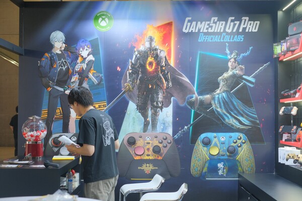 Bezprzewodowy kontroler GameSir G7 Pro Dragon's Dogma Edition dla konsoli Xbox na wystawie Tokyo Game Show. (Źródło zdjęcia: GameSir)