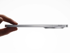 Applepierwszy składany iPhone ma być podobno nieco grubszy niż Oppo Find N5, na zdjęciu. (Źródło zdjęcia: Oppo)