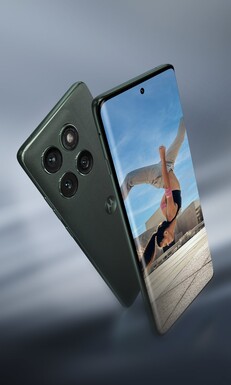 Motorola Edge 2025 ma wykończenie ze sztucznej skóry. (Źródło zdjęcia: Evan Blass)