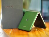 Model Motorola Razr Plus 2026 zapewnia większą stabilność i trwałość dzięki nowemu tytanowemu zawiasowi.