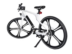 E-rower IO eMobility Blade One może wspomagać użytkownika na dystansie do 100 km (~62 mil). (Źródło obrazu: IO eMobility)