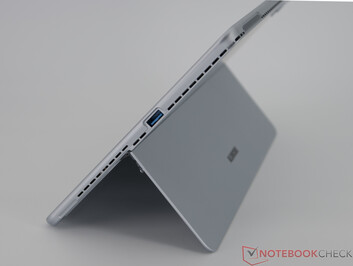 Po prawej: 1 × USB 3.0 typu A