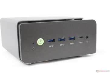 Przód: Przycisk CMOS, przycisk zasilania, 3x USB-A 3.2 Gen. 2 (10 Gb/s), USB-C 3.2 Gen. 2 z DisplayPort 1.4 + Power Delivery (20 Gb/s), zestaw słuchawkowy 3,5 mm