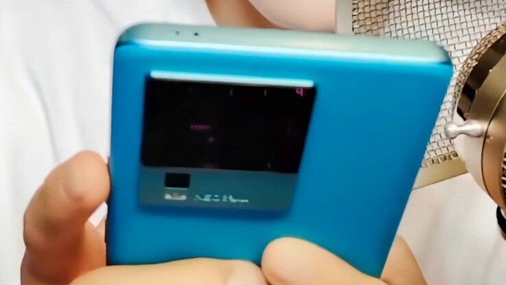 Garb aparatu w tym smartfonie wygląda jak we flagowcu Vivo, a jednak ma coś, co wydaje się być brandingiem iQOO Neo. (Źródło: Digital Chat Station via Weibo)