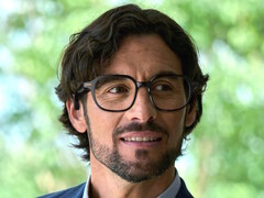 Inteligentne okulary słuchowe Cearvol Lyra poprawiają zarówno słuch, jak i wzrok. (Źródło zdjęcia: Cearvol)