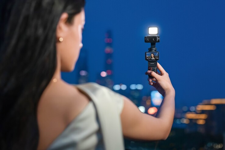 Insta360 Luna Ultra ma konstrukcję z dwoma obiektywami