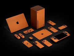 Skórka Dbrand Cosmic Orange jest dostępna dla szerokiej gamy urządzeń. (Źródło obrazu: Dbrand)