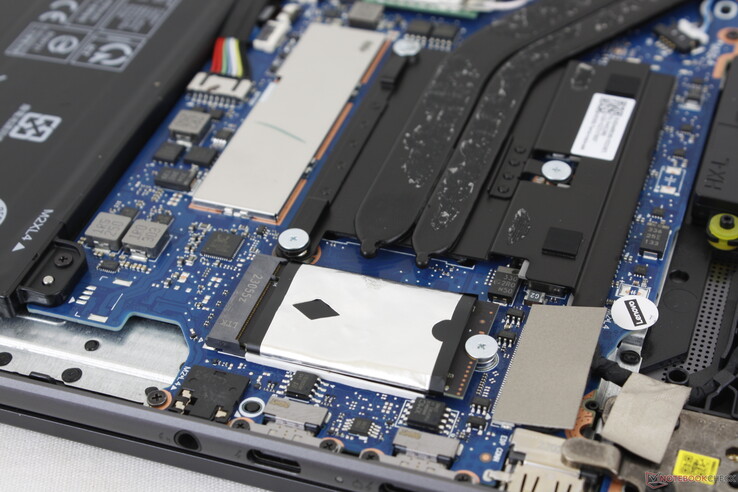 Pojedynczy dysk SSD M.2 2242 NVMe