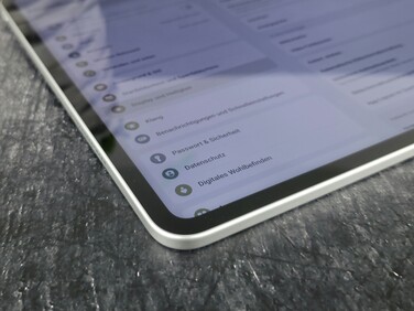 Recenzja tabletu Oppo Pad 4 Pro. (Źródło obrazu: Marcus Herbrich/Notebookcheck)