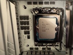Intel Core 9 273PQE został zauważony na wolności.