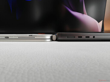 iPad Pro 11 2025 M5 i Magic Keyboard (po lewej) vs. Apple MacBook Pro 14 (po prawej)