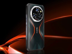 WP55 Pro jest stosunkowo kompaktowy jak na wytrzymały smartfon (źródło zdjęcia: Oukitel)