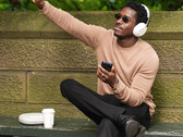 Damson Idris w niewydanych jeszcze słuchawkach dousznych Sony.