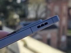 Otwory wentylacyjne w iQOO 15 Ultra