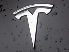 Funkcja Autopilot firmy Tesla pozostaje przedmiotem ciągłej analizy.