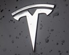 Funkcja Autopilot firmy Tesla pozostaje przedmiotem ciągłej analizy.