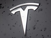 Funkcja Autopilot firmy Tesla pozostaje przedmiotem ciągłej analizy.