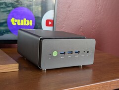 GMK NucBox K15 może i jest duży i ma stosunkowo niską wydajność w przeliczeniu na objętość, ale dzięki temu obsługuje więcej opcji łączności (źródło obrazu: Notebookcheck)