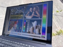 Na zewnątrz w świetle słonecznym