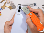 S25 Edge. (Źródło obrazu: JerryRigEverything via YouTube)