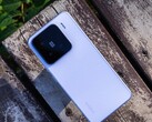 Xiaomi 15 został wprowadzony na rynek w Chinach z baterią o pojemności 5400 mAh. (Źródło obrazu: Vetrax Arrogant TV na Weibo)