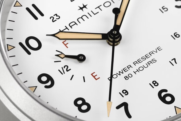 Zegarek Hamilton Khaki Field Mechanical posiada miernik rezerwy mocy (źródło zdjęcia: Hamilton)