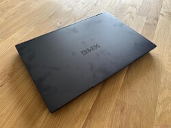 Odciski palców są szybko widoczne na aluminiowych powierzchniach.