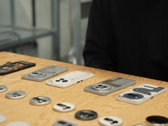 Prototypy Nothing Phone (3a) zaprezentowane przez firmę. (Źródło zdjęcia: Eyal-M na Reddit)