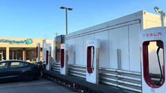 Tesla wdraża MegapackChargers, aby poradzić sobie z wakacyjnymi zatorami na stacjach Supercharger (źródło zdjęcia: PRNDL by Jordan Golson)