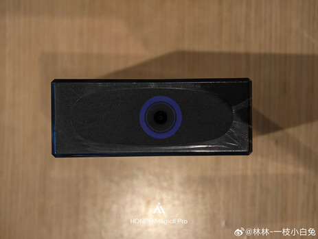 Złącze DC na górze ładowarki Honor Win 360W